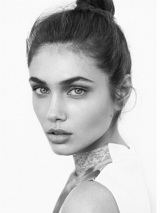 VIKA BRONOVA
