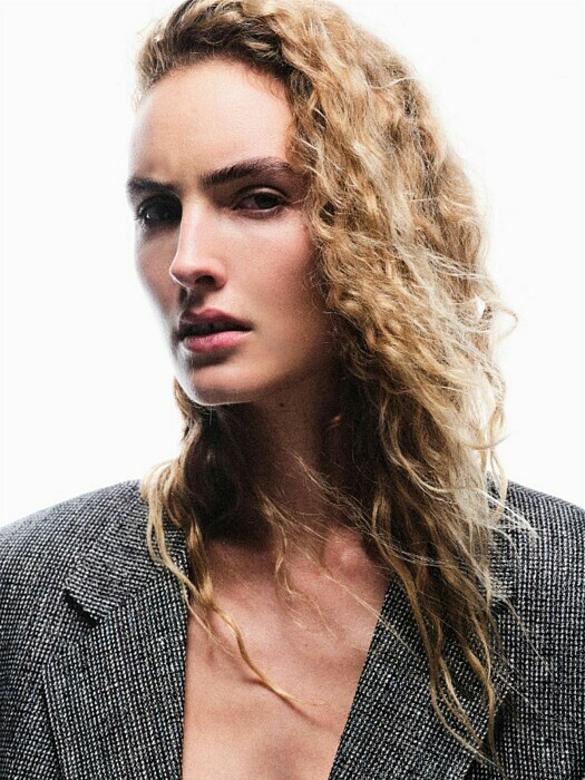 MICHAELA BENNETT
