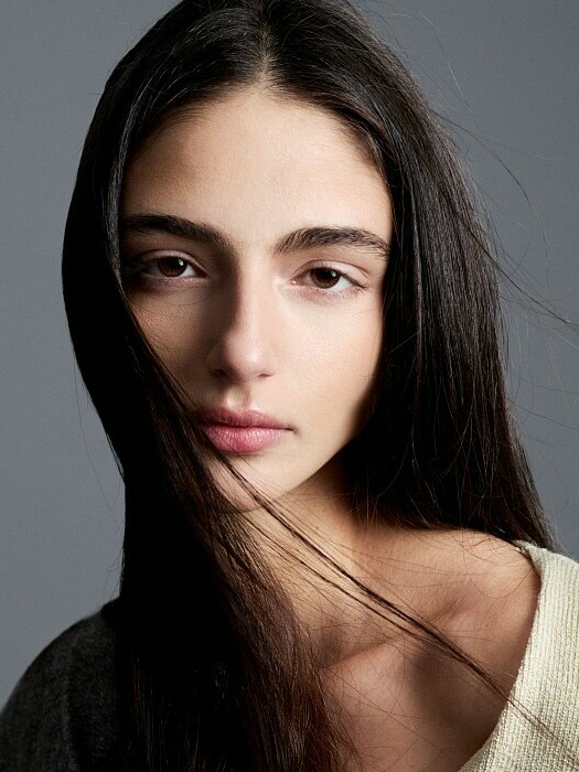 AURELIA COLLIOU