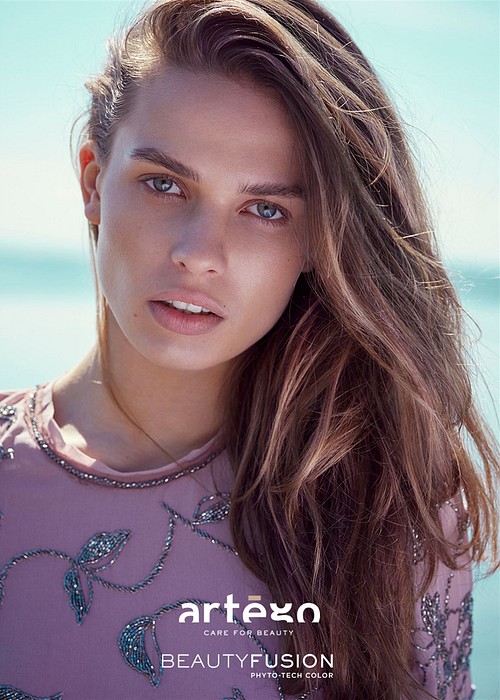 JULIA SURYS Elite Models